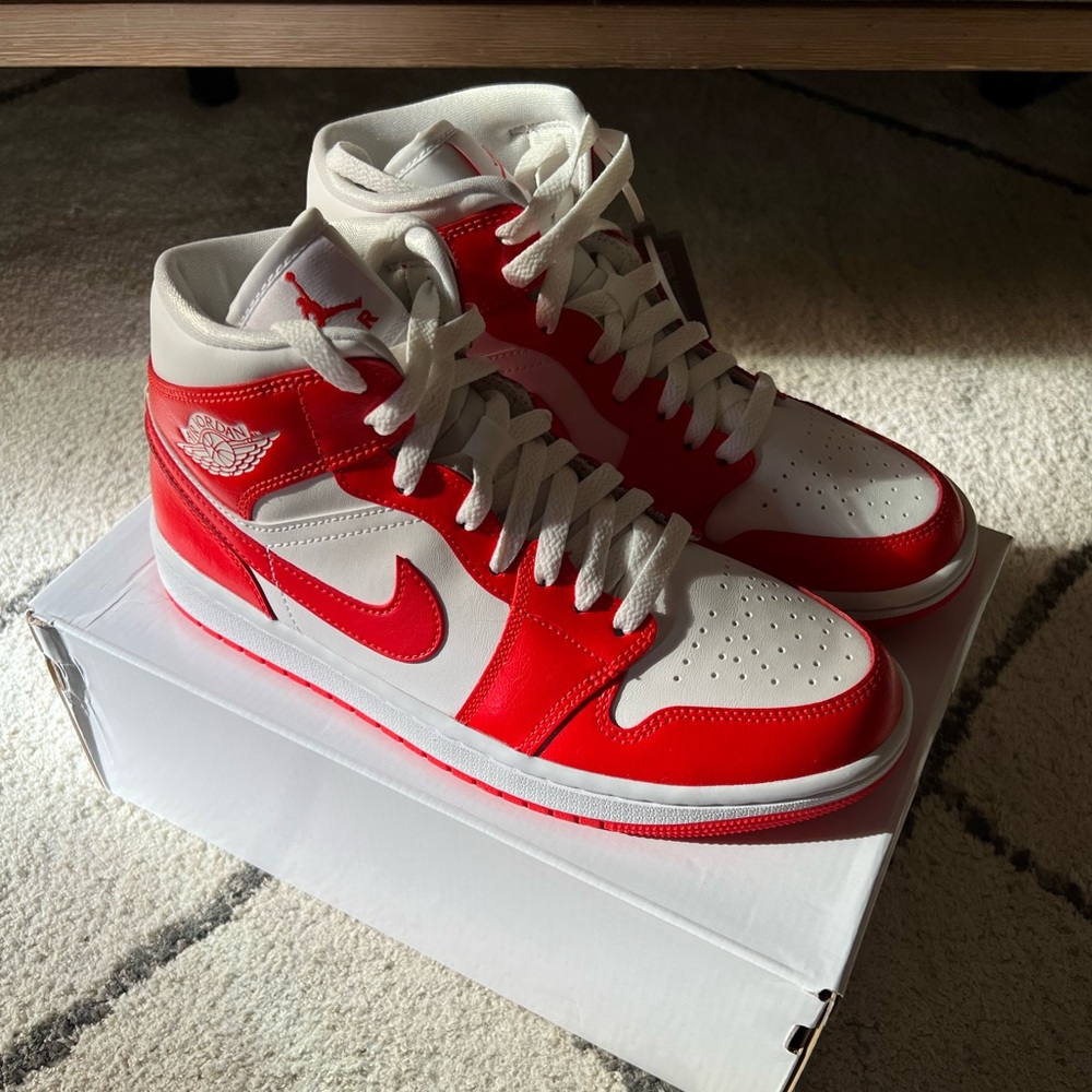 NWT Nike Air Jordan White/Haberno Red